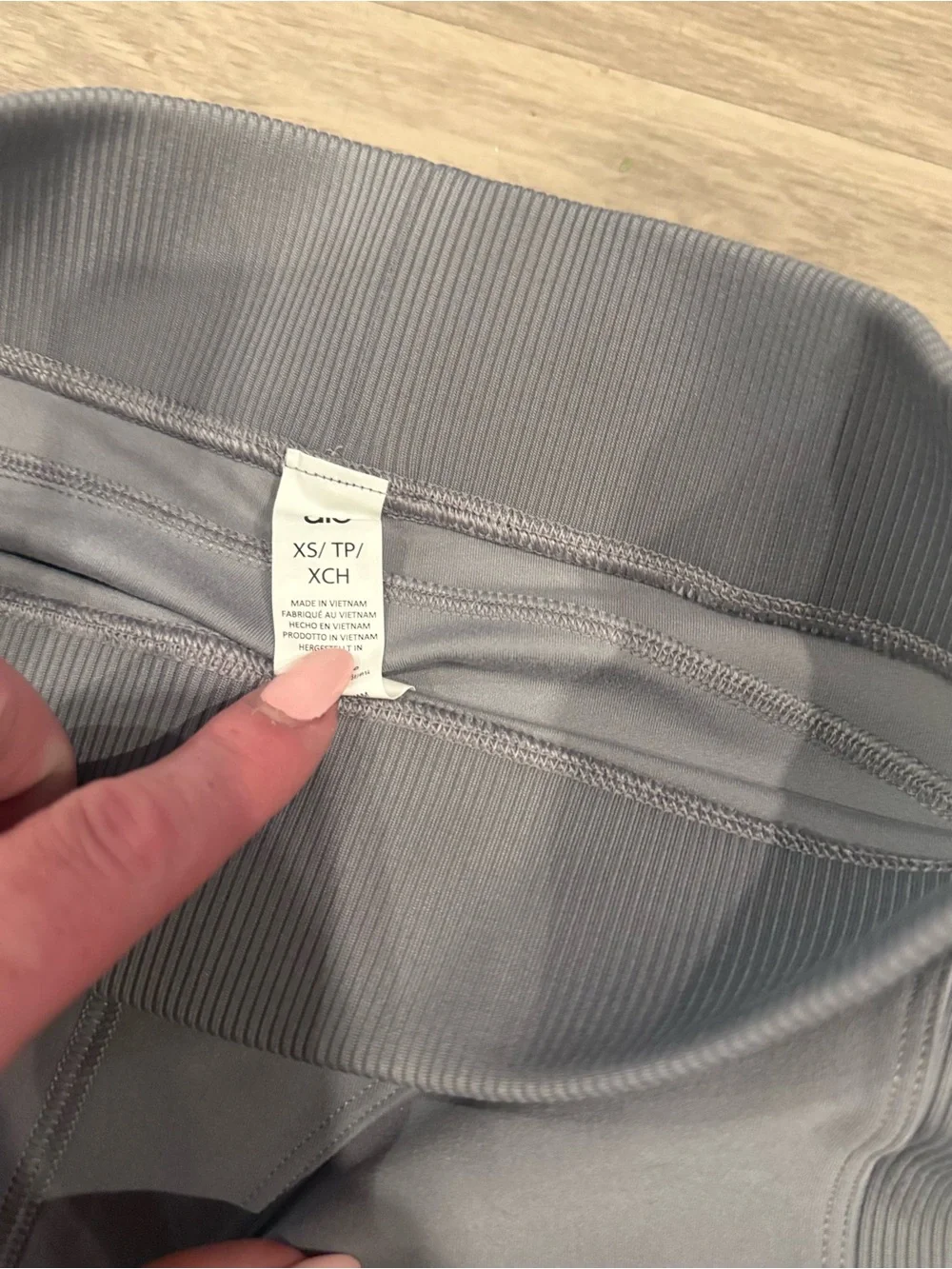 ALO Yoga Leggings Size XS color Gray